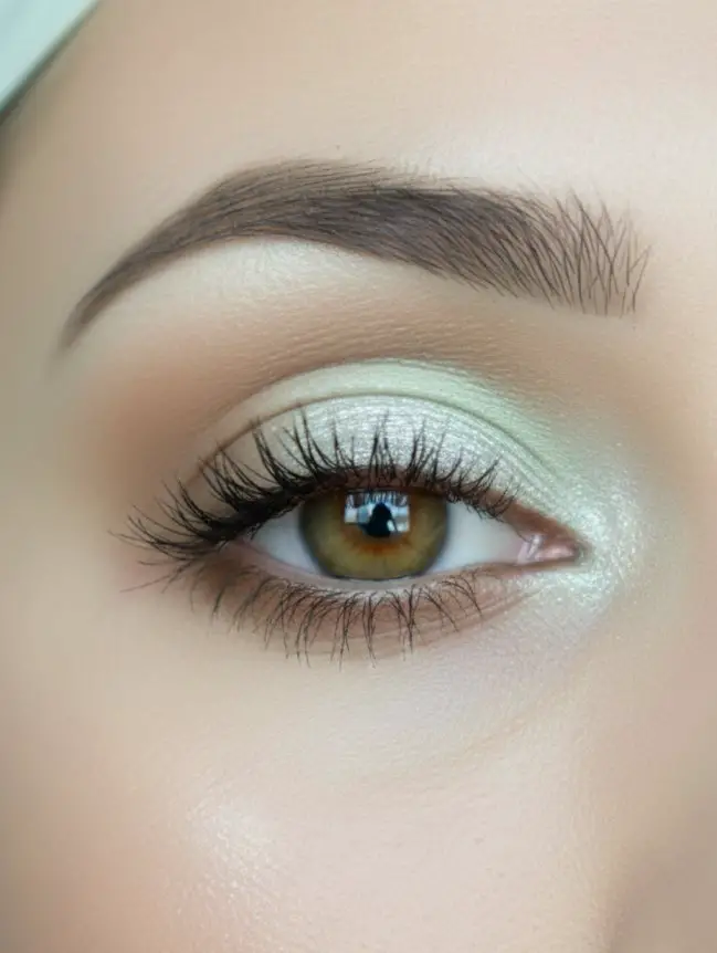 Easy Christmas Eyeshadow Looks for Beginners